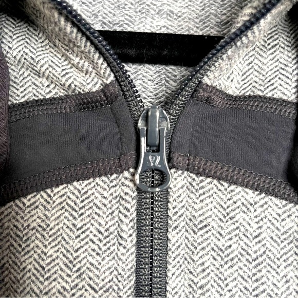 Lululemon Stride Jacket *Brushed Ghost Heathered Coal Herringbone/Coal Size 6 - Picture 8 of 11